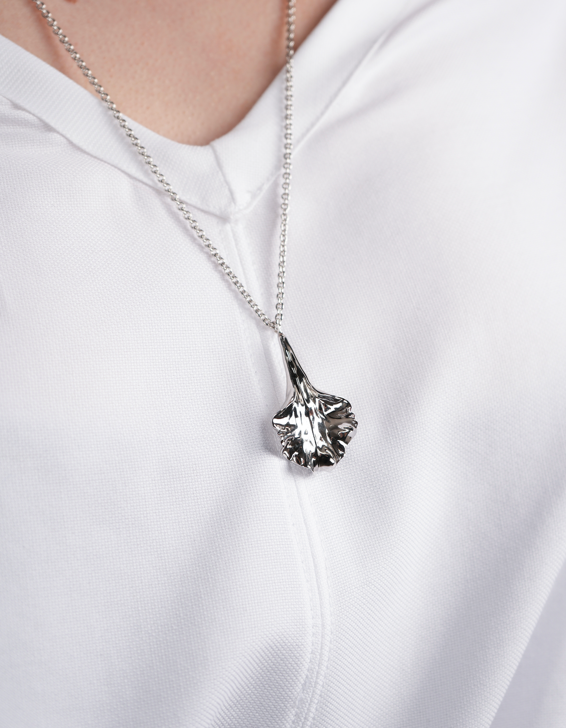 HEART OF PHALAENOPSIS NECKLACE